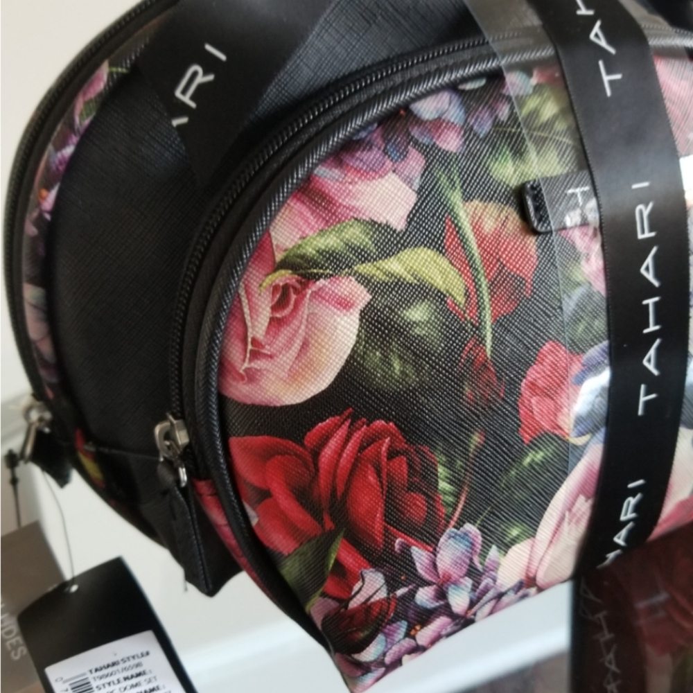 🆕️⬇️🎉HOST PICK🎉 Tahari 2 Pc Dome Travel Cosmetic Set With Bonus Travel Bottle - Picture 10 of 13